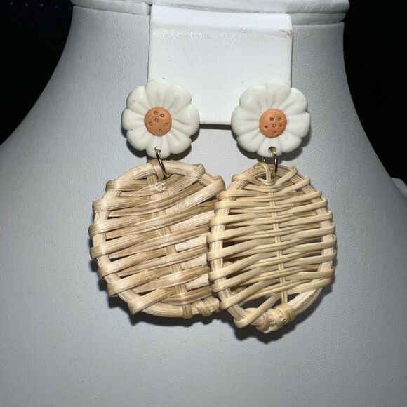 Wicker and Polymer Daisy Earrings - Picture 2 of 6